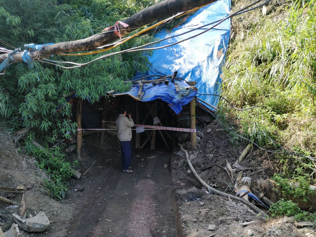 Cừa hầm lò khai thác quặng tại xóm Bản Khuông - Cốc Chia, xã Đoài Dương, huyện Trùng Khánh, tỉnh Cao Bằng.